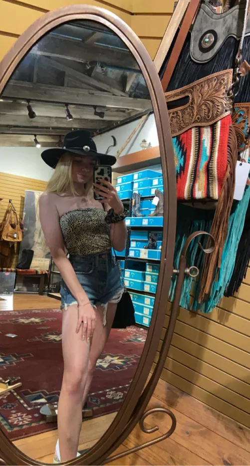 Do I pull off being a cowgirl?😂😉