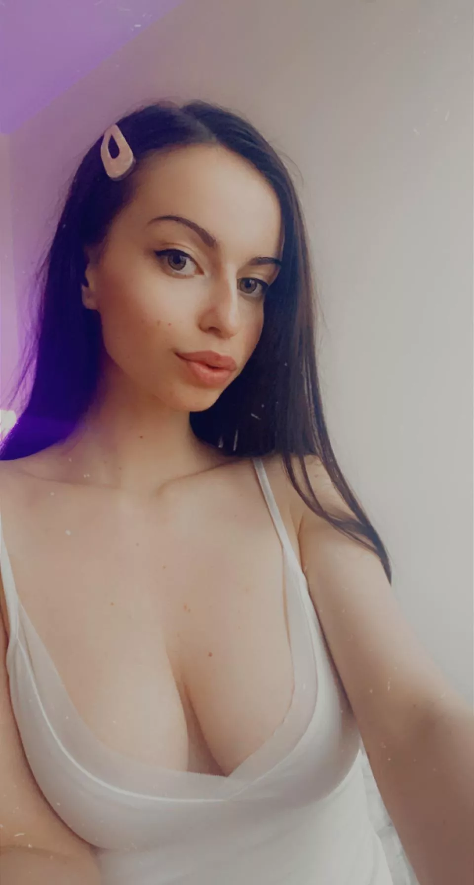 Do u like my cleavage? 😋