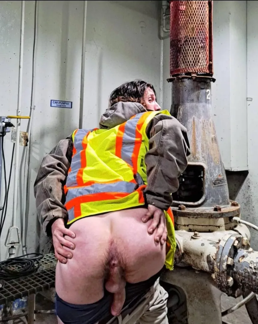 Do y'all fuck with dudes who wear florescent vests to work?