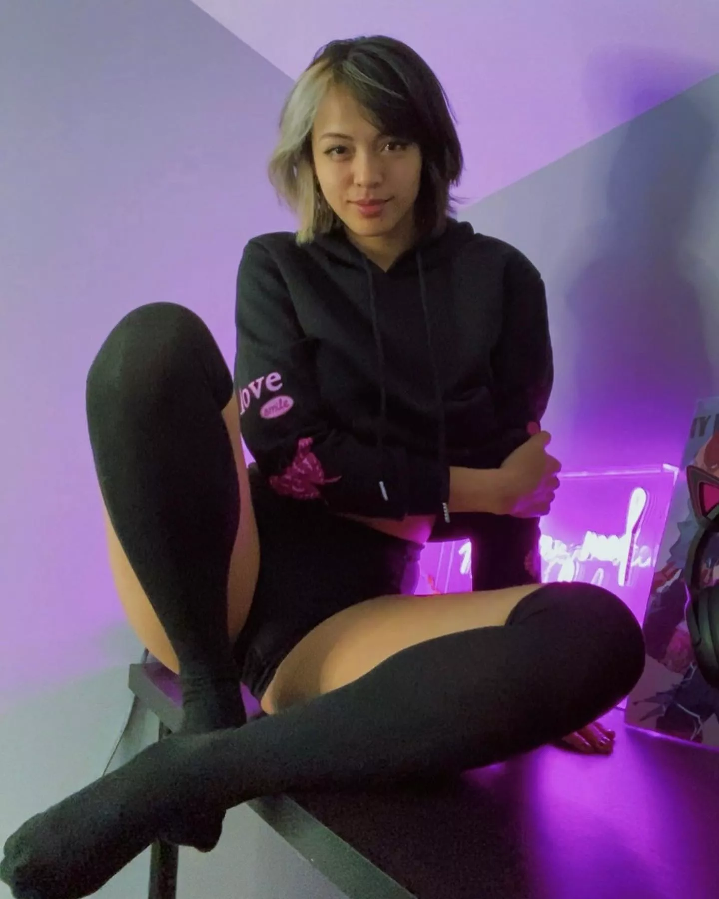 Do you like Asian Gamer Girls in Thigh Highs? 👀