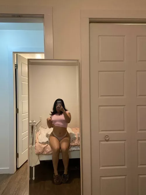 Do you like bedroom selfies from your girl?