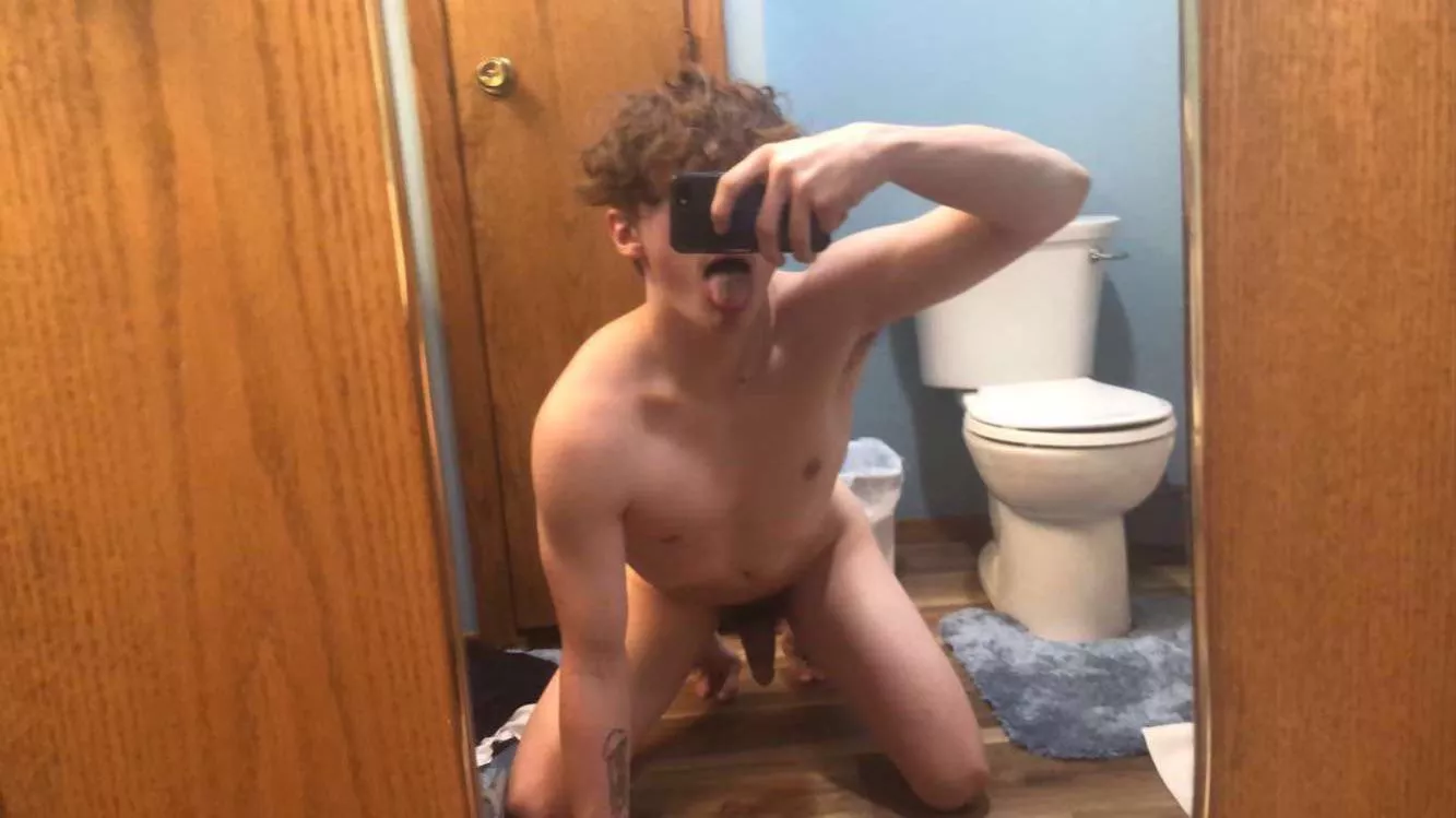 Do you like it when i get on my knees for you mistress? 🥰