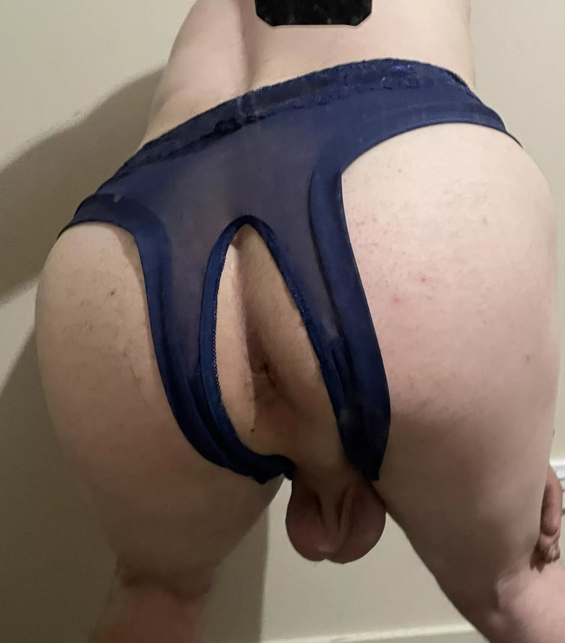 Do you like my crotchless panties 😜🍑