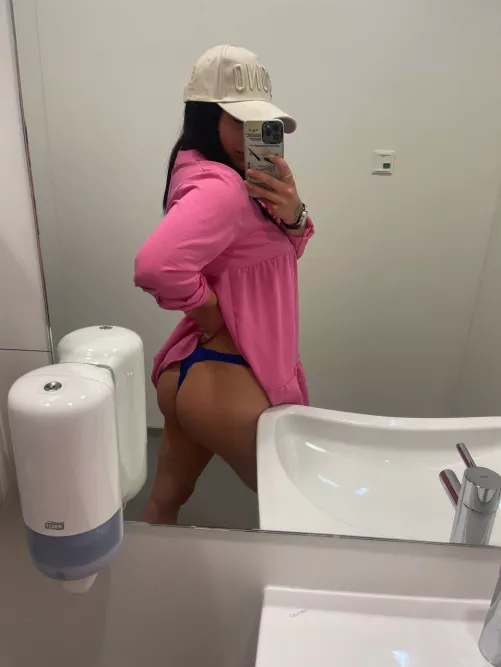 Do you like my cute big butt,come and see for your self🥰
