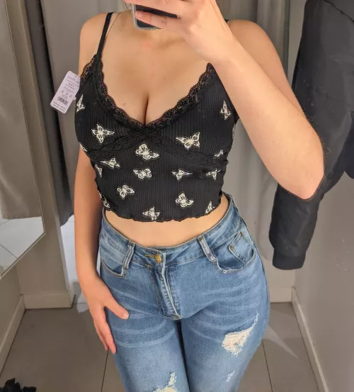 Do you like my outfit? 😘