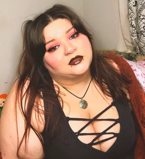 Do you like my sweater? 😇