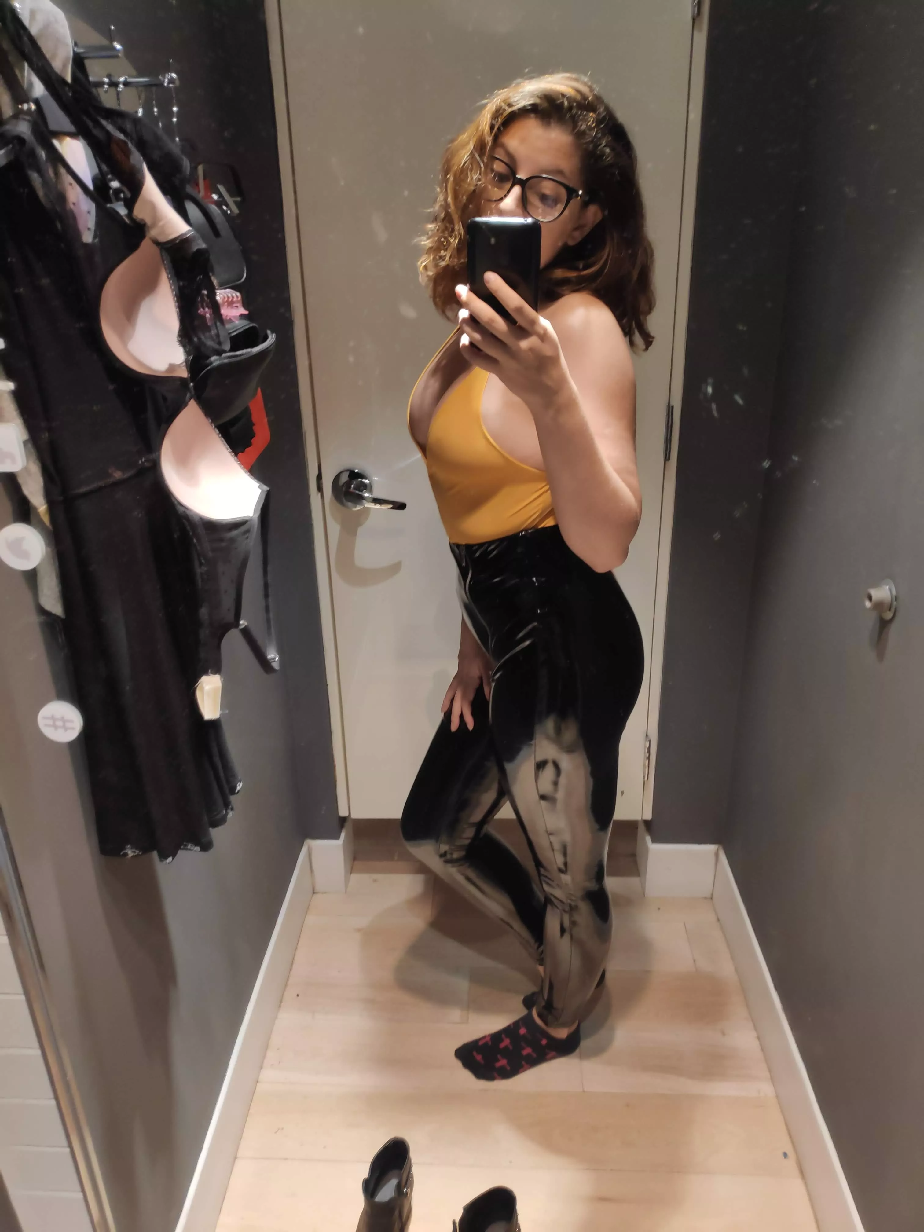 Do you like shining pants? 🥺✨ [OC][F]