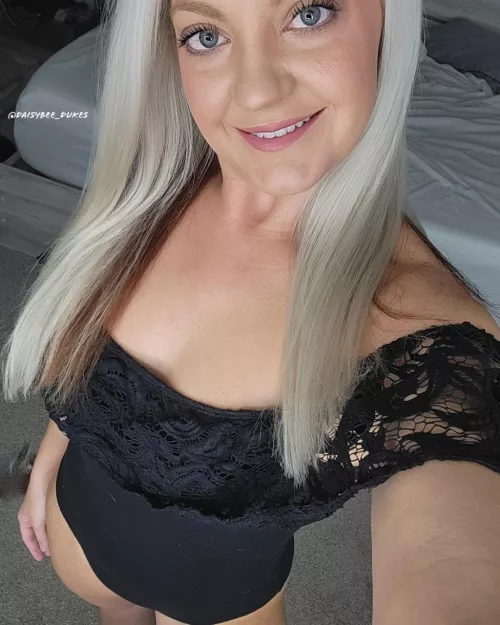 Do you like the lace on this body suit?