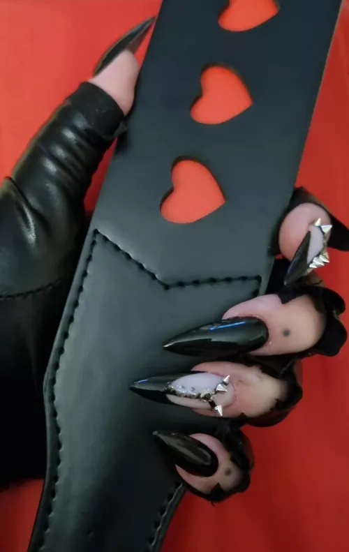 Do you prefer blunt or sharp to start darling? [F]