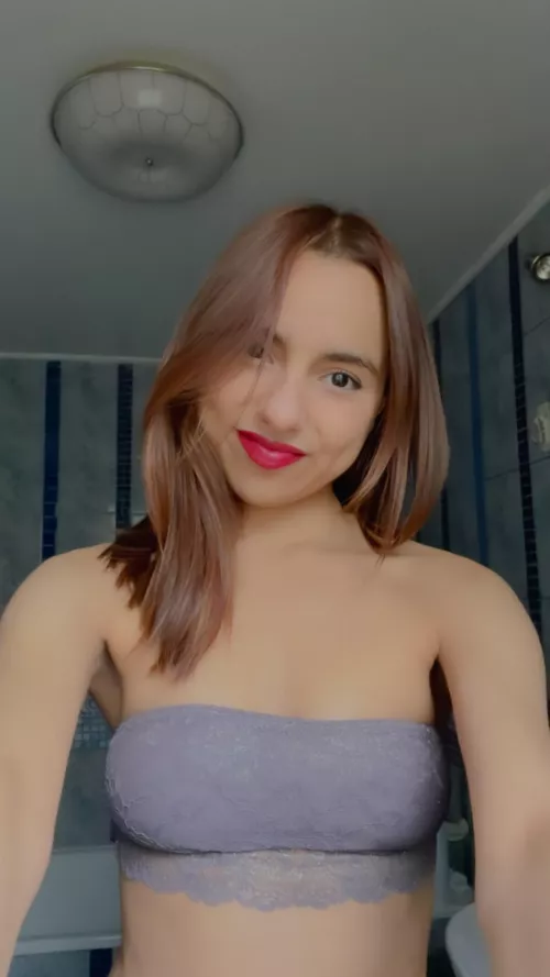 Do you want a kiss? (F20) 🥰