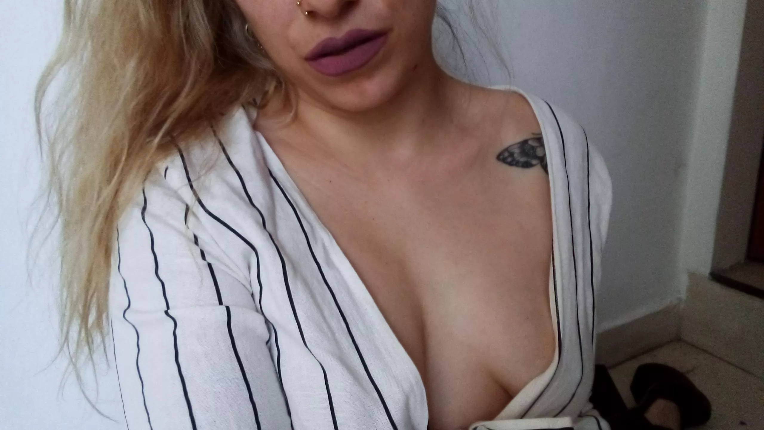 Do you want me to take my clothes off for you?π₯link in comments Do you want me to take my clothes off for you?π₯link in comments