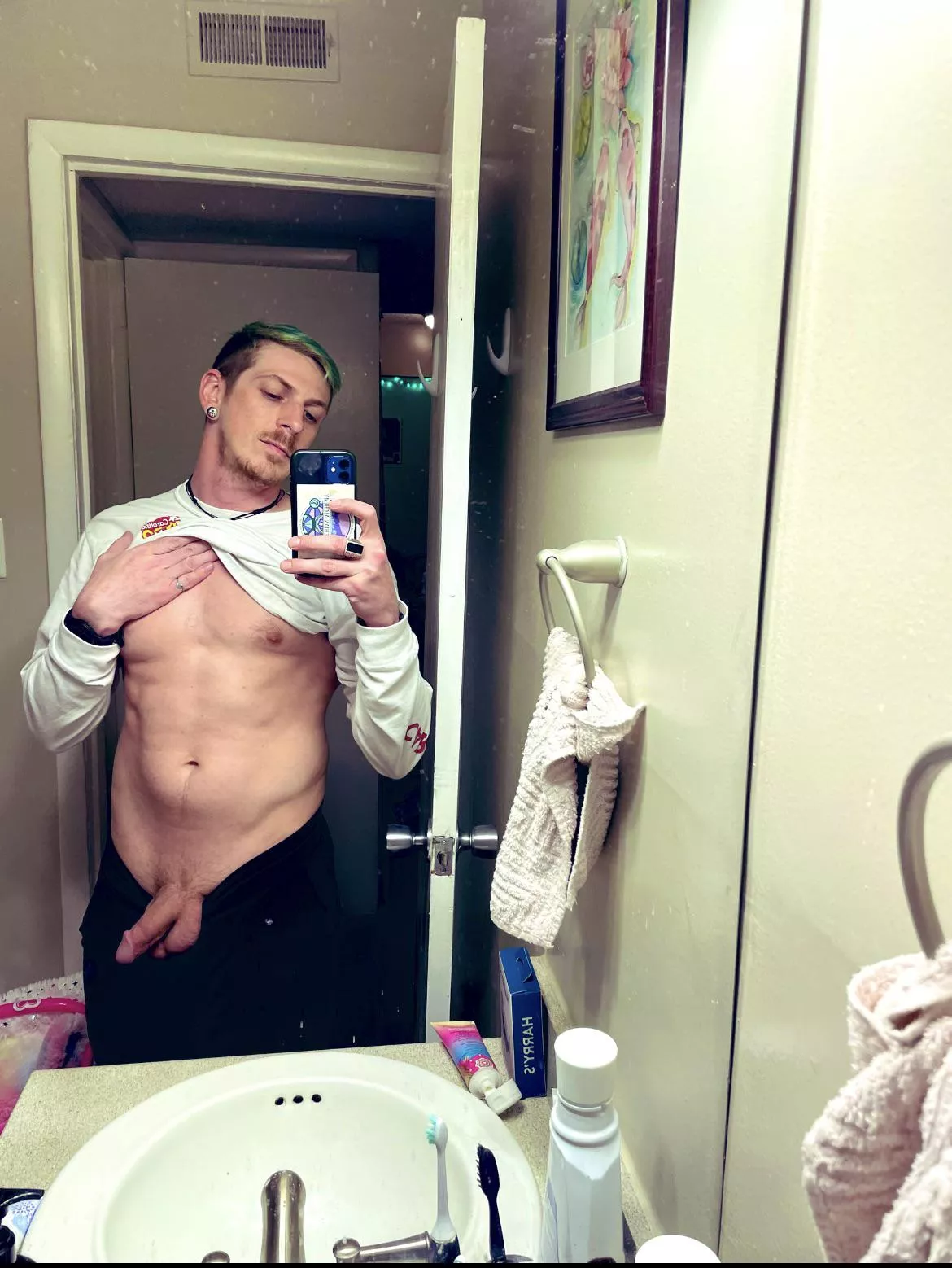 Do your balls hang low do they wobble to and fro 🤣