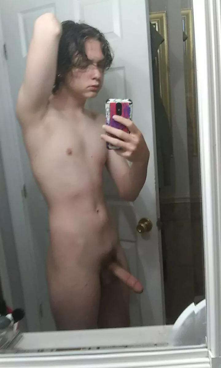 does anyone else get distracted in the mirror?