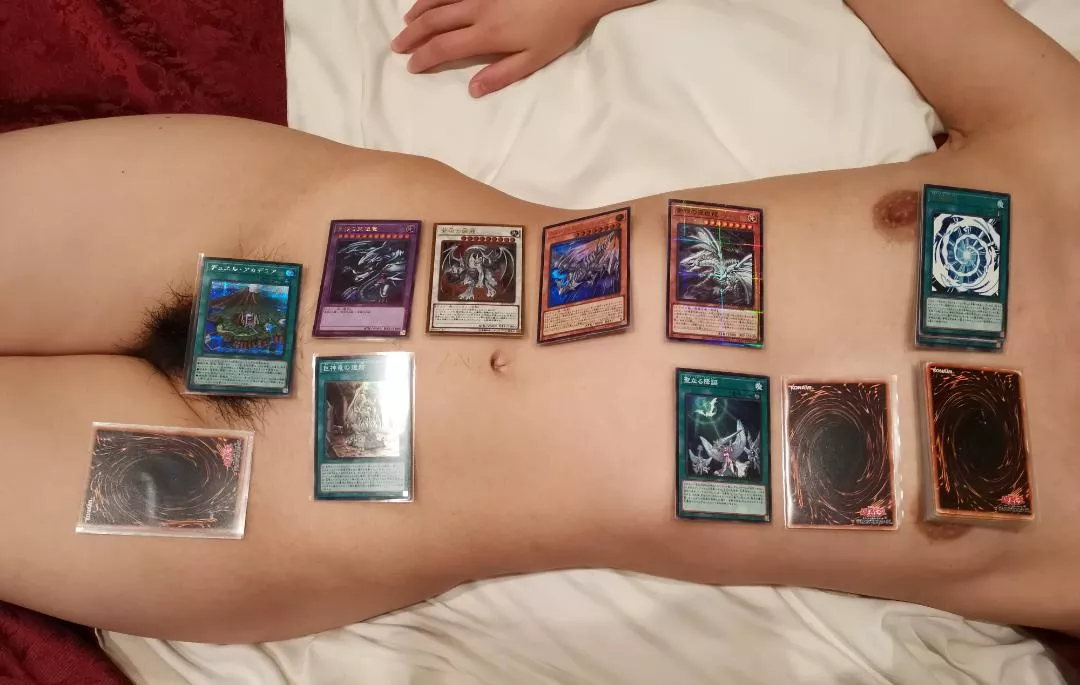 Does anyone here play YuGiOh? 💕 🇯🇵 18 [F] In Japan we have an old tradition of eating food from a girl's body, so I wondered if this could work for duel fields. 🤔