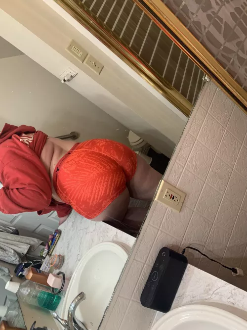 Does red make my ass look big?