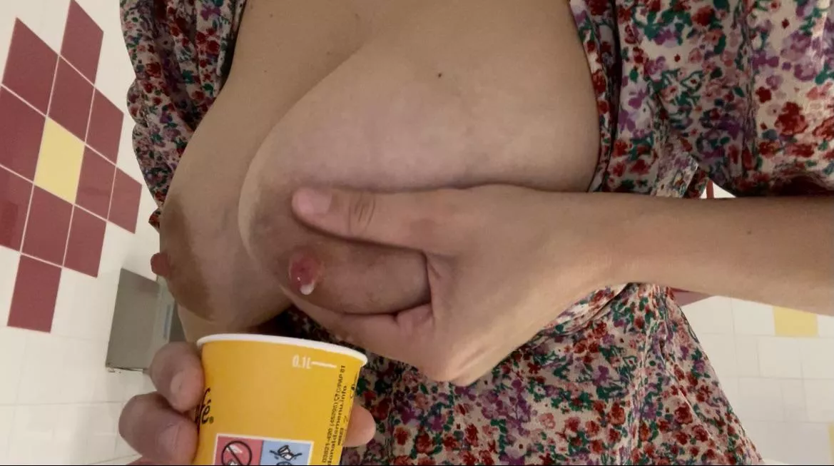 Does somebody need milk for coffee? 😜