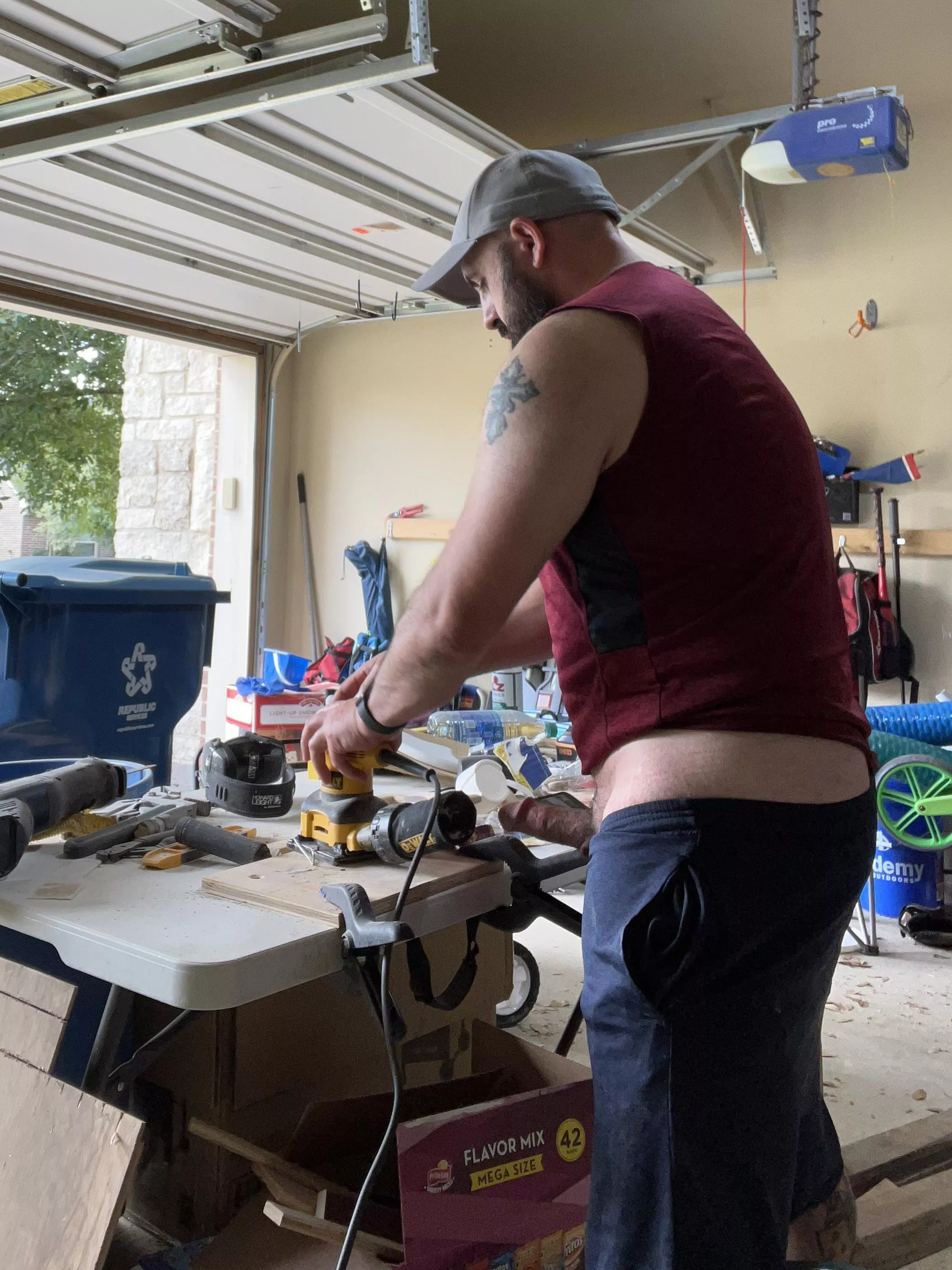 Doing a bit of woodwork.. Doing a bit of woodwork..