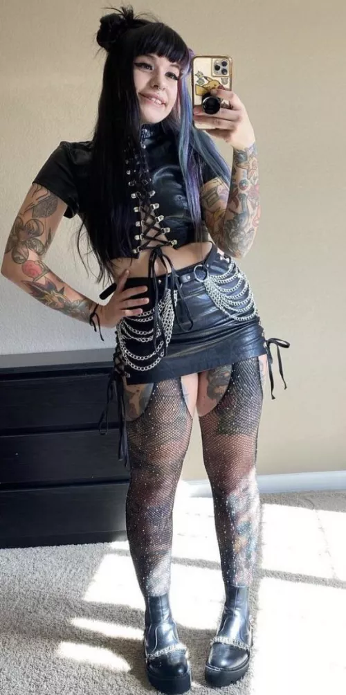 Dominant mommy seeking for a submissive sissy to explore, bondage , humiliate, chastity, collar you if you want me as your permanent mommy. Snapchat: mommykity1