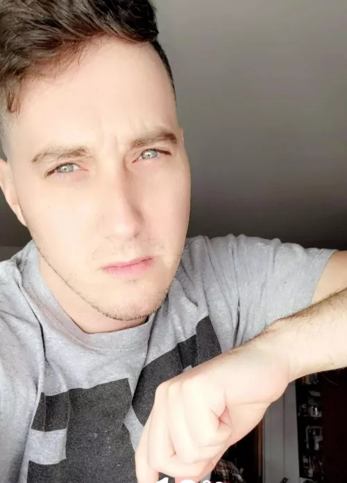 don't have a witty title, but hope y'all have a good day 😊