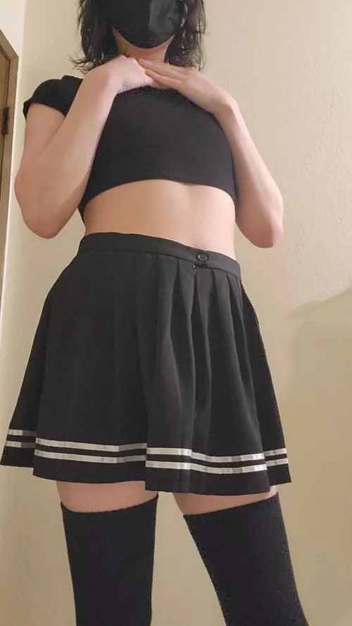 dont mind my hair i just took a shower 😅