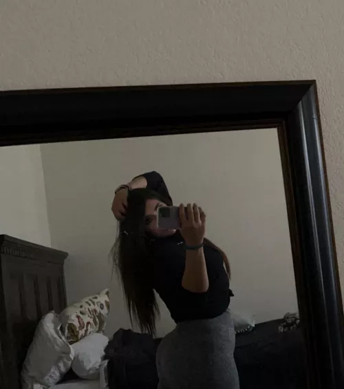 Dying to have my pants ripped and get fucked from behind. 🥵