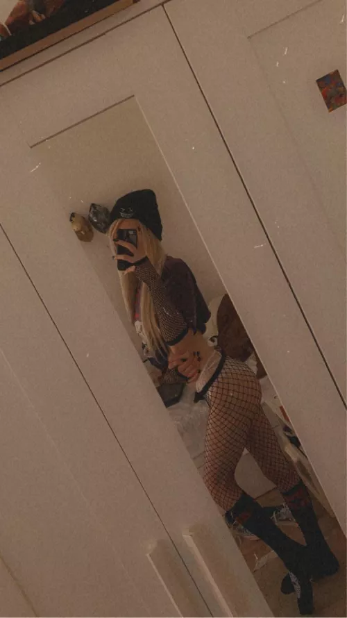 dysphoria’s been kicking my ass lately so i’d like a little bit attention from the cute people here