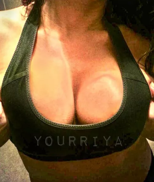 early morning hitting the gym , ps:- i wear a jacket above this😄😄 [F]