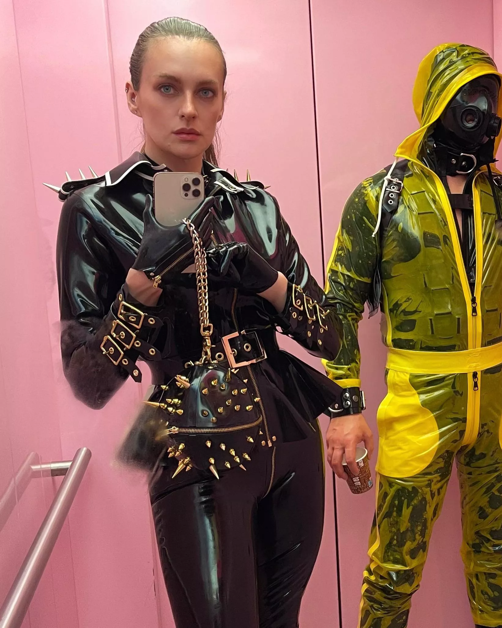 Elevator selfie 🖤🖤