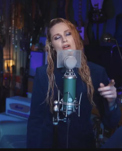 Evan Rachel Wood Singing