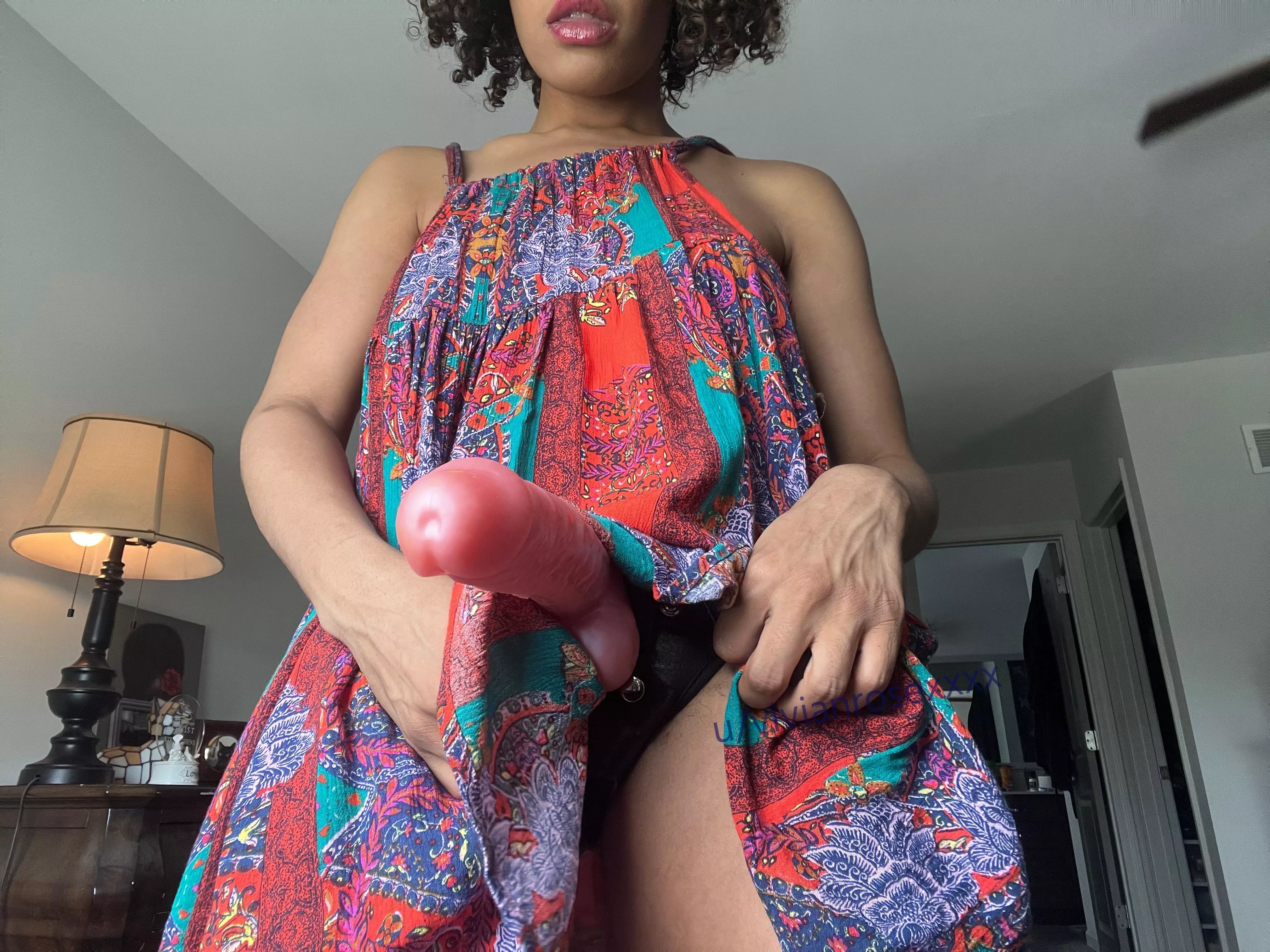 😘even a long dress can't hide my buldge