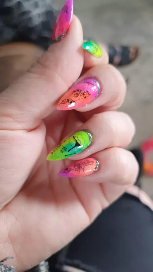 Even in the dark as I leave my marks these beauties glow 😈