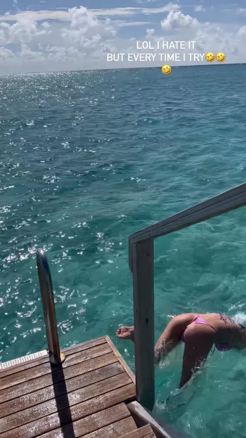 Even when she fails she looks hotter than the sun