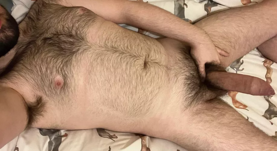 Evening boys! Who wants a taste of this hairy body? ππ»