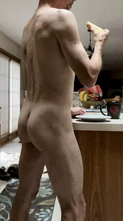 Every morning it’s the same, coffee and a bagel to start my day. How about yours? ☕️🥯