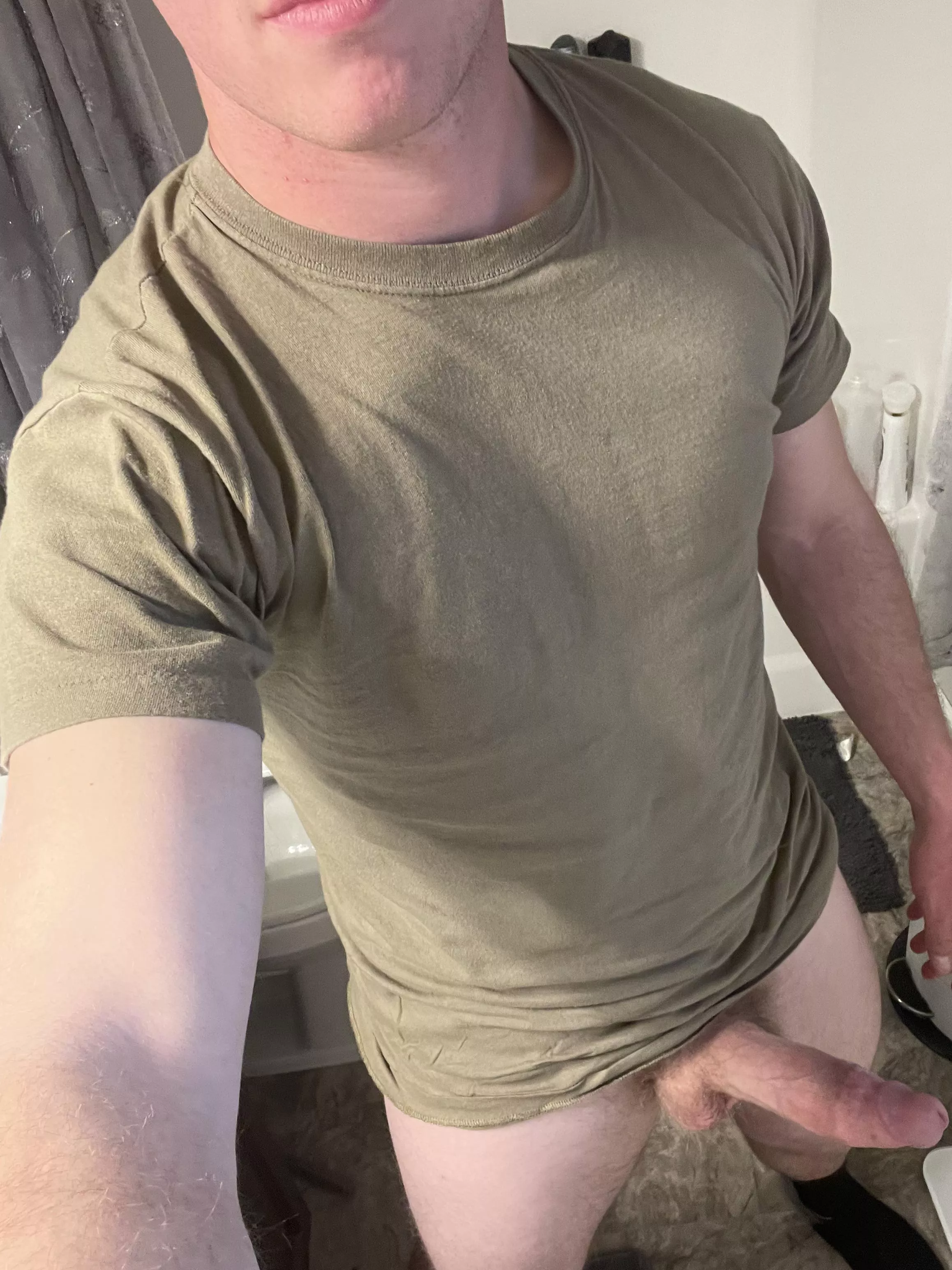 Extra long day at work, glad to be off and take some time to decompress. 😘 Ladies, Dms are open.