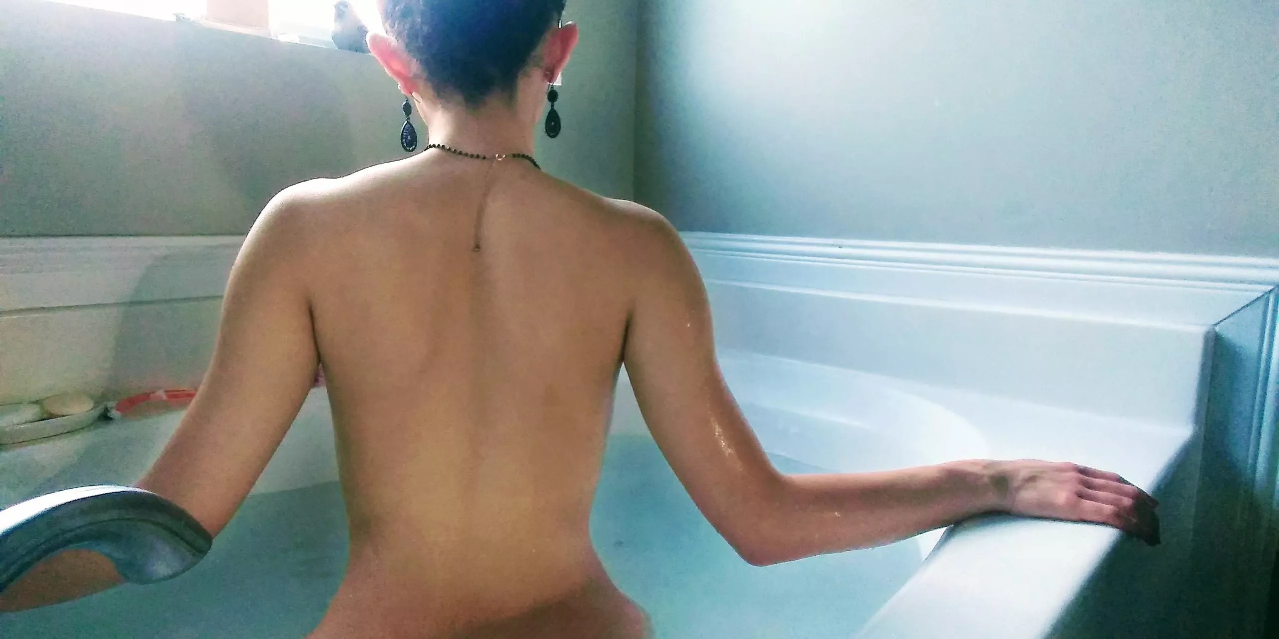 F 19 110lbs 5'3 F 19 110lbs 5'3