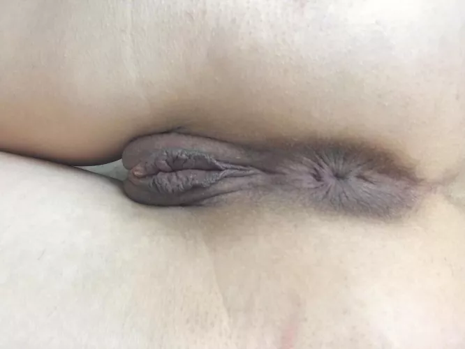 (F) 27, 105, 5’4. I think this is the first close up picture that doesn’t makes me hate the way my genitals look