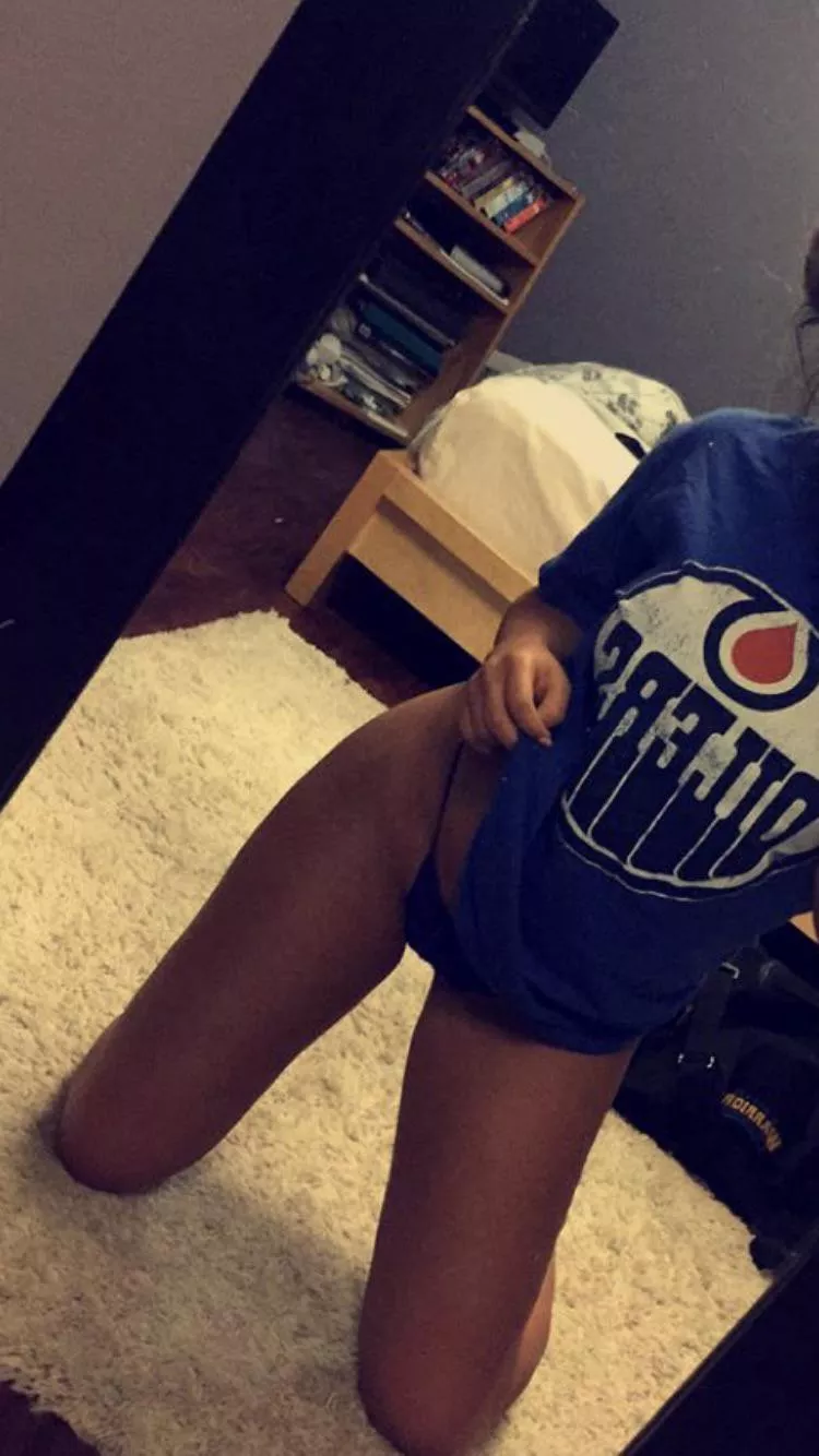 (F) Going to flash the bar every time oilers score 😈