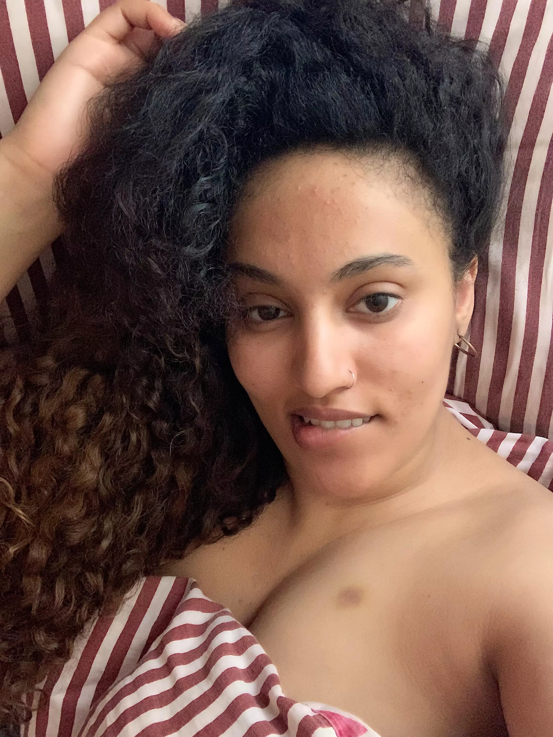 [F] I have to get out of my bed and work on my thesis 🥺