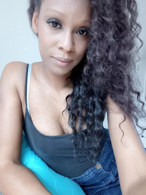 [f] I woke up to rain.. but I could be your sunshine