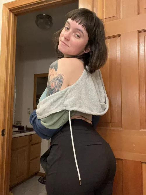 [F] I'm coming out of a depressive slump and wearing cute clothes every day really helps... ❤️