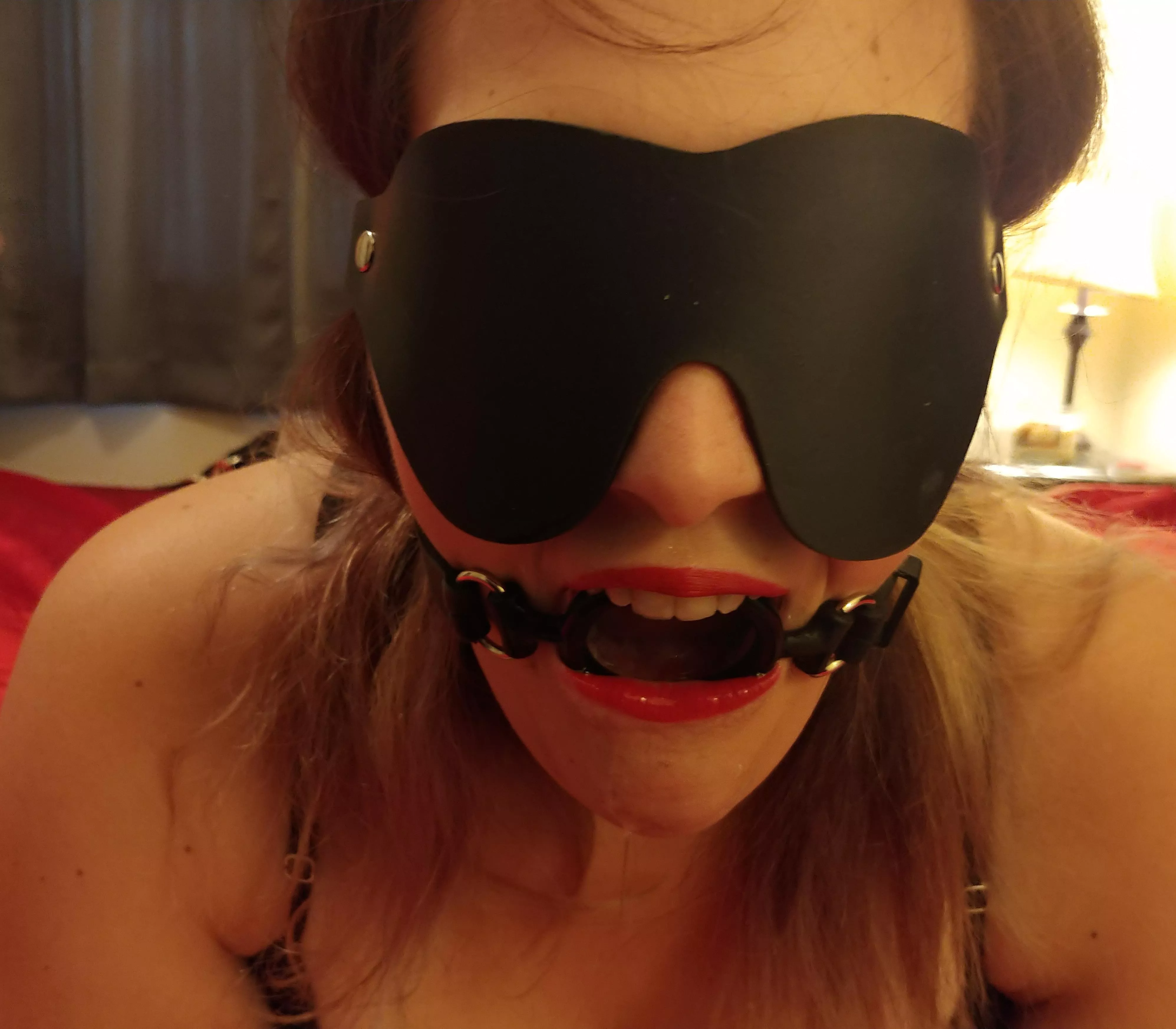 [F] Im strapped down and waiting for you cock to be shoved into my ring gag 😘