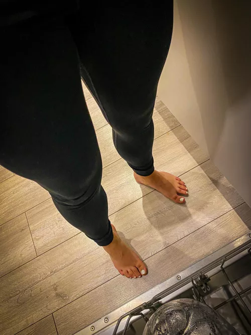 [F] Just doing the dishes.. this photo makes my legs look a lot longer than they are!
