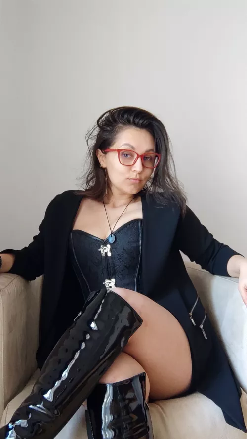 [F] Let me take control, tell you how to do things in your life