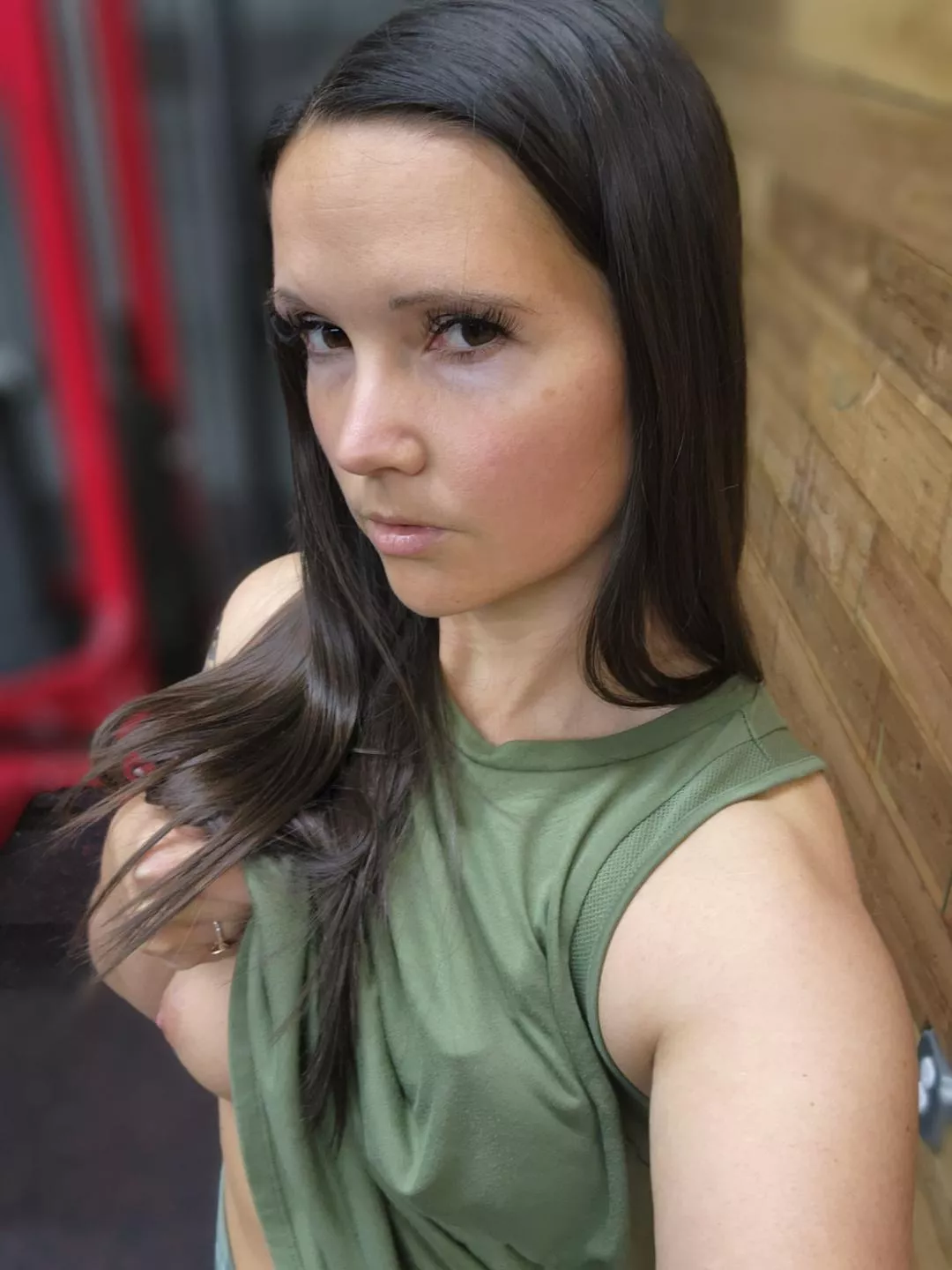 [F] Quick sneak peek while at the gym while people are there