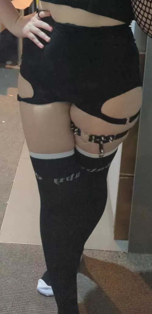 [F] Skull Crushin' Thighs ☠️