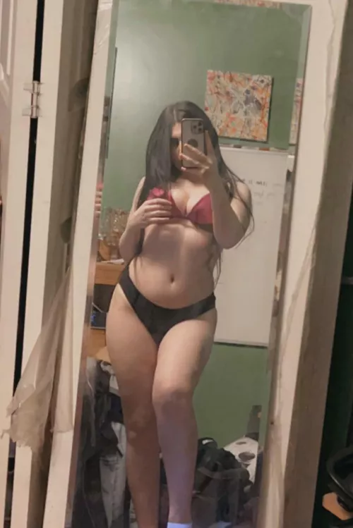 [f] you caught me in my undies 😏