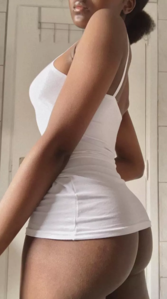 F18 🥰[OC] bathroom 😘 boutta hop in