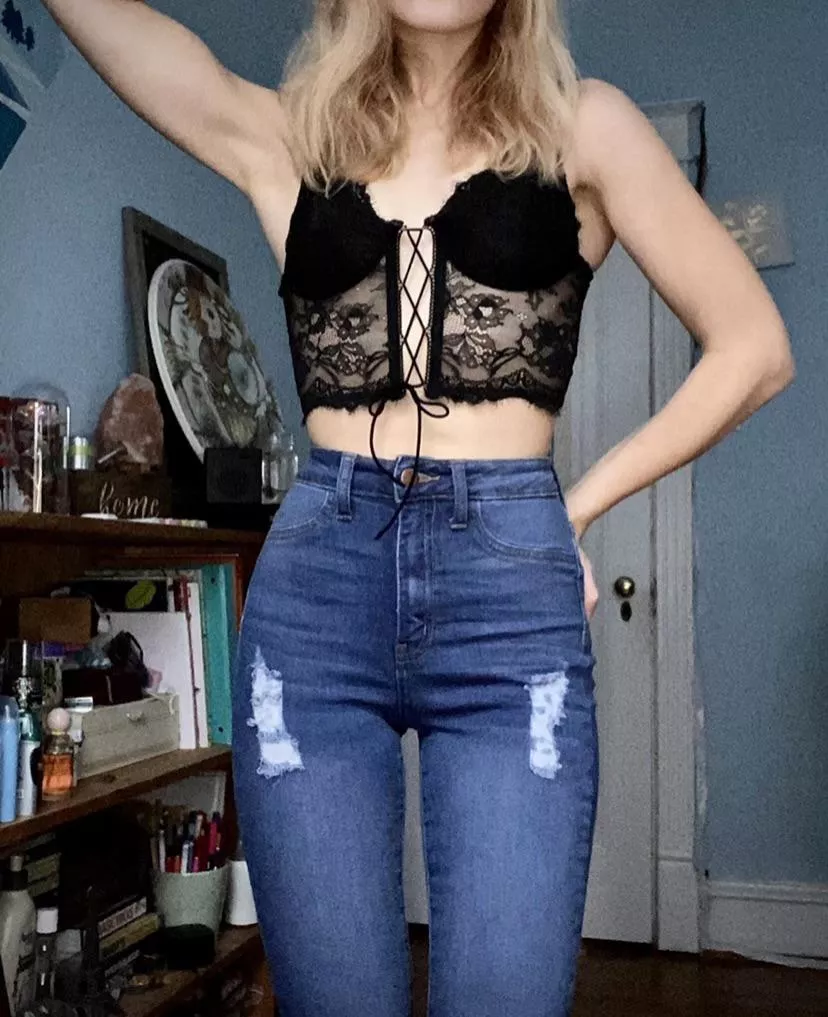 [F19] Wondering what you think of my outfit :)