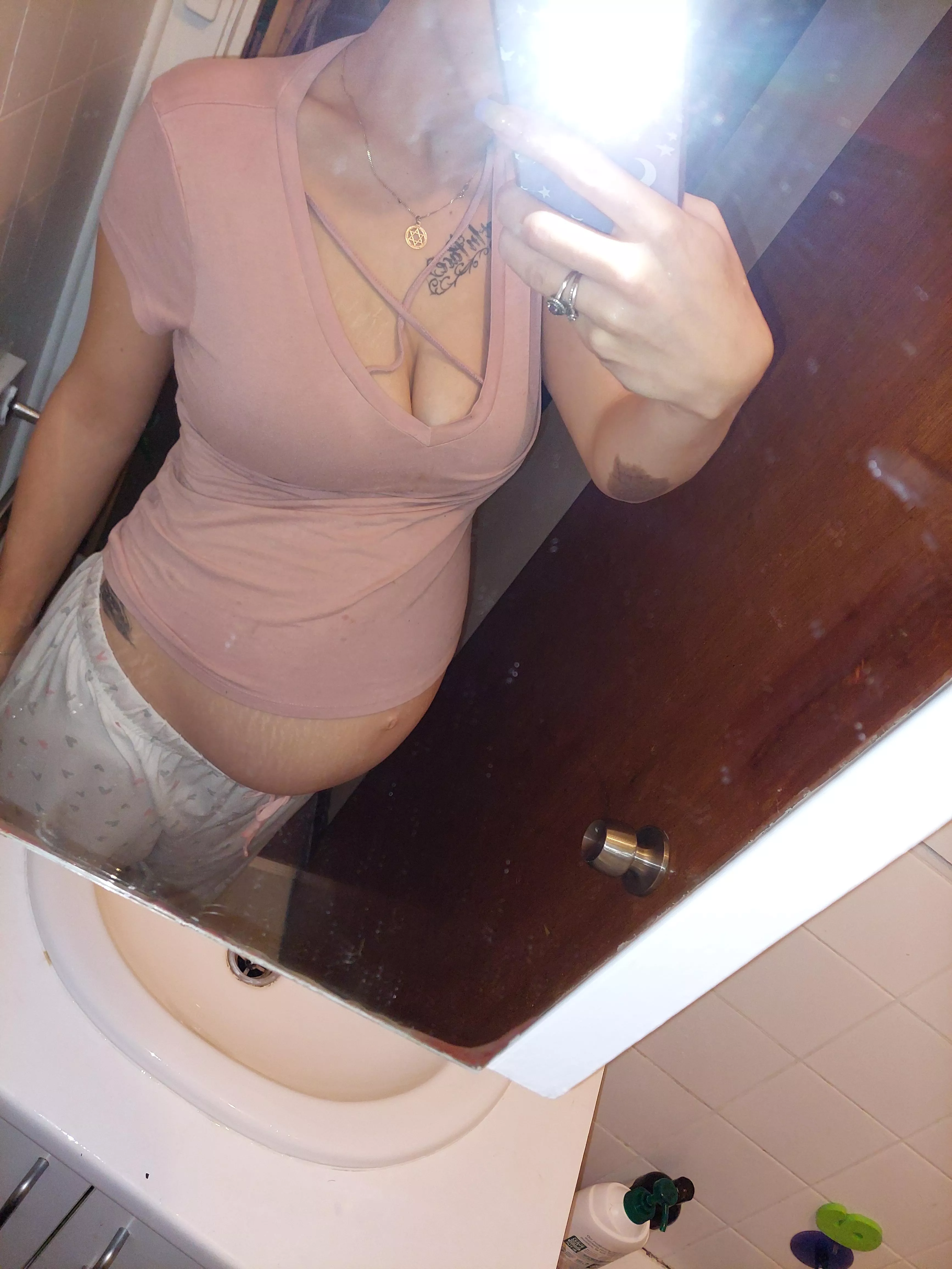 Fave shirt is bursting at the seams but I will still wear it lol 😆